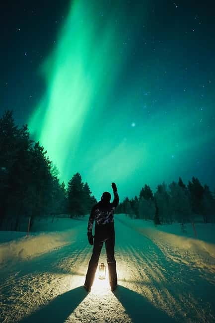 Rovaniemi: Northern Lights Group Tour with Guaranteed View - Two Remote Stops in the Dark: waiting without losing your mind