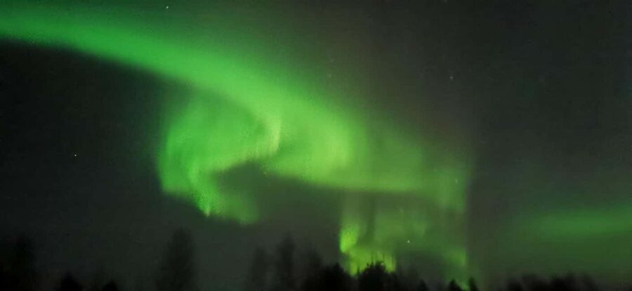 Rovaniemi:Northern Lights Hunt in Lapland Wilderness - How the guide increases your chances (without overpromising)