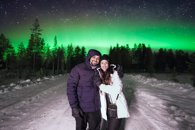 Rovaniemi: Northern Lights Pro Guaranteed - Unlimited (PRIVATE) - Warm-up breaks: reindeer sausages, campfire, and the nice-but-not-extra extras