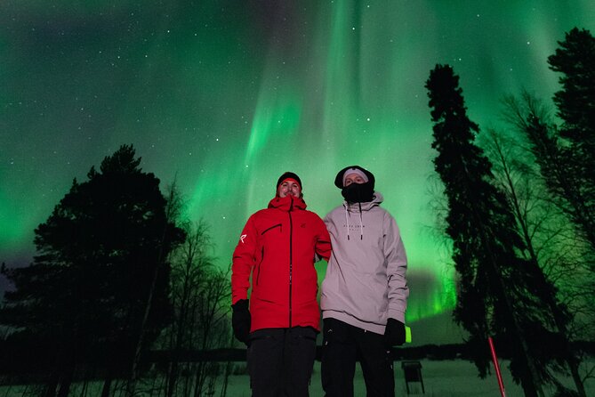 Rovaniemi: Northern Lights Pro Guaranteed - Unlimited (PRIVATE) - What’s included vs. what you should bring (water and toilet are on you)