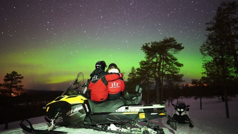 Rovaniemi: Northern Lights Snowmobile Hunt - Your snowmobile setup, driver rules, and winter gear