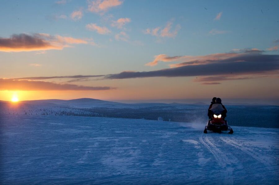 Rovaniemi: Northern Lights Snowmobile Tour - Riding setup: two people per snowmobile and how driving works