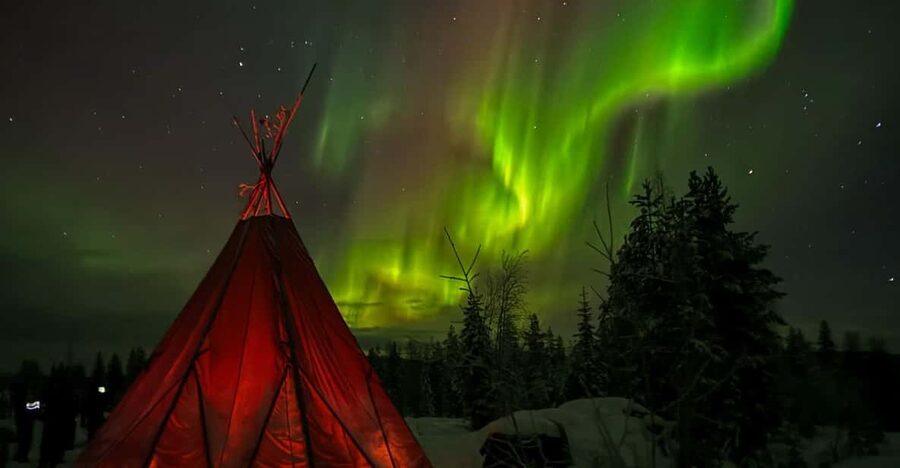 Rovaniemi: Northern Lights Tour at the Campfire - Pickup and van time: the part you’ll want to dress for
