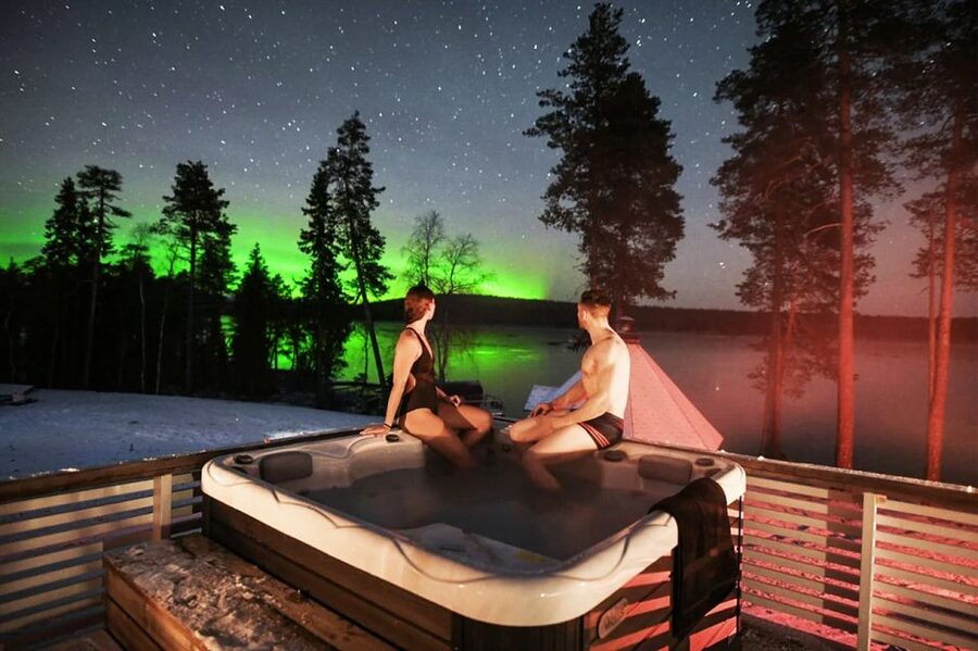Rovaniemi: Northern Lights Trip with Arctic Sauna & Jacuzzi - Ice Swimming in a Frozen Lake: How to Think About the Cold