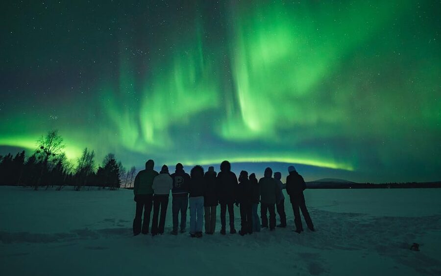 Rovaniemi: Small Group Aurora Hunt-full money back guarantee - Pickup Within 10 Kilometers and a Start Time That Can Move