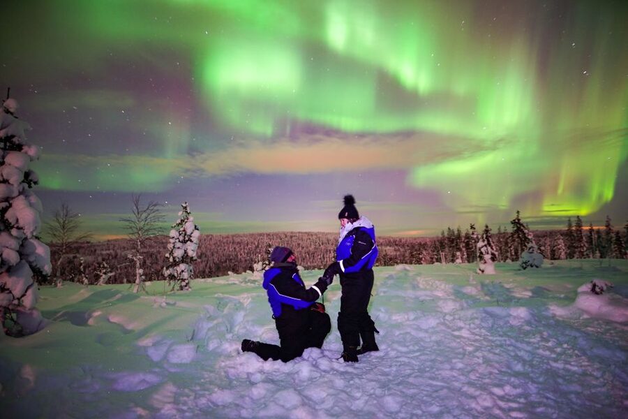 Rovaniemi: Small-Group Northern Lights Wilderness Tour - Pro Aurora guide photos: why yours will look different
