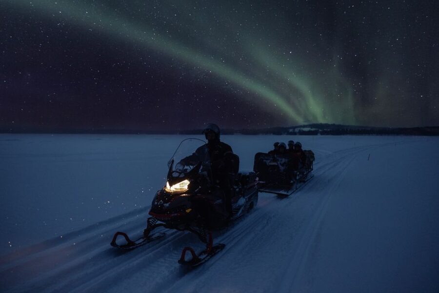 Ruka: Starlight sledging to search for Northern Lights - Guide style and language: why it helps you enjoy the sky