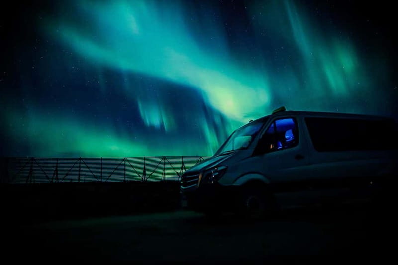 Saariselkä,Kakslauttanen: Aurora Hunting & Photography Tour. - Why the tour uses a car instead of a snowmobile