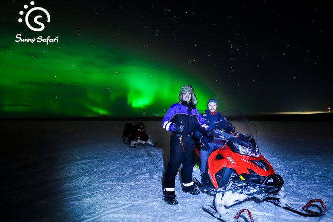 Searching Aurora with Snowmobile - Guides, Timing, and What the Evening Feels Like