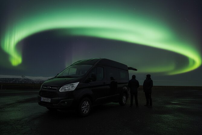 Small-Group Tour: Northern Lights with Photos & Hot Chocolate - Pickup and timing: the easy start that sets up your night