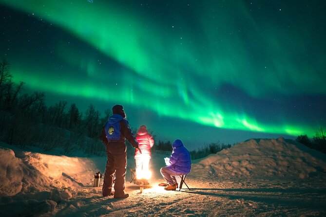 Small Northern Lights Tour Max 8 Guests Pickup and Photography - What’s included: suits, drinks, WiFi, and pro RAW photos