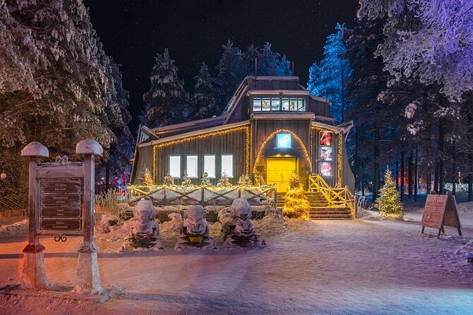 Snowmobile Safari to Search for the Northern Lights - Getting Fitted: Thermal Gear That Lets You Enjoy the Cold