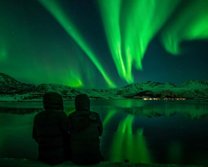 Sortland: Small Group Northern Lights Chase by Car - Inside the Heated Mercedes Vito or Sprinter (Up to 8 People)