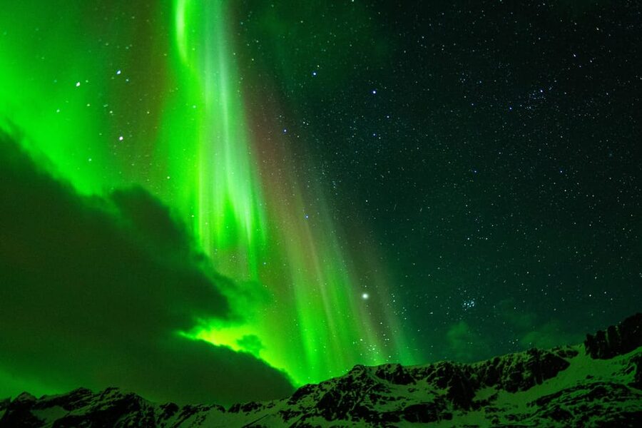 Tromsø Adventurous Northern Lights Small-Group - Snow hike options and how warmth is handled during the wait
