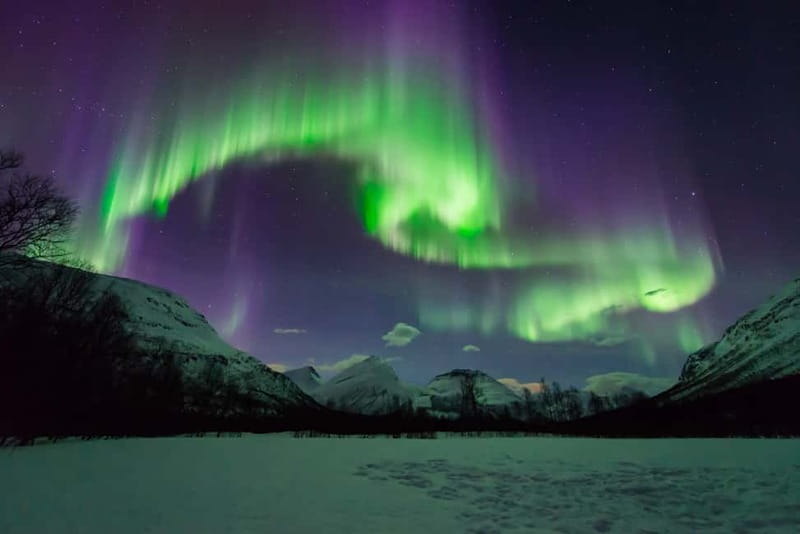 Tromsø: All inclusive Aurora Hunt with photos, food & drinks - How the Guides Hunt the Best Dark Sky Near Tromsø