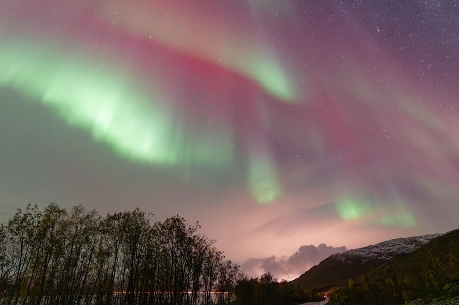 Tromsø: Aurora Quest Minibus Adventure - Chasing the Northern Lights from Scandic Ishavshotel