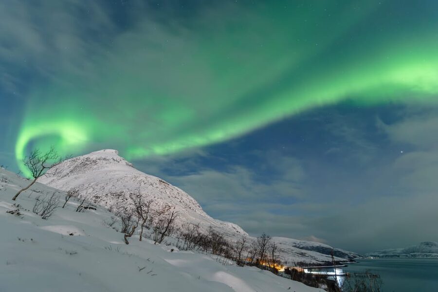 Tromsø: Aurora Quest Minibus Adventure - If the weather cooperates: campfire under the Northern Lights