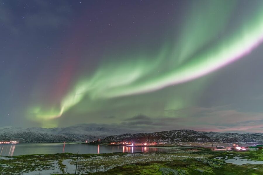 Tromsø: Aurora Quest Minibus Adventure - Photography support: tripod rental, pro help, and photo delivery