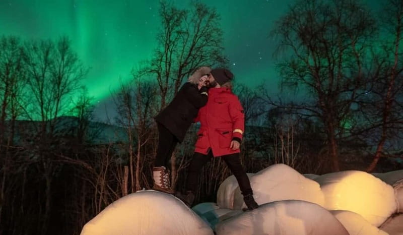 Tromsø: Aurora Safari Chase by big bus with Camp meal - Dinner by northern lights: lefse, soup or stew, and hot drinks