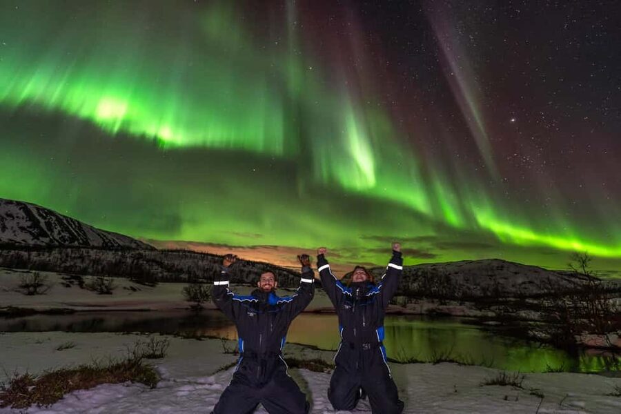 Tromsø: Big Bus Northern Lights Tour with Free Photos - Meeting at Fiskekompaniet and What the First Hour Feels Like