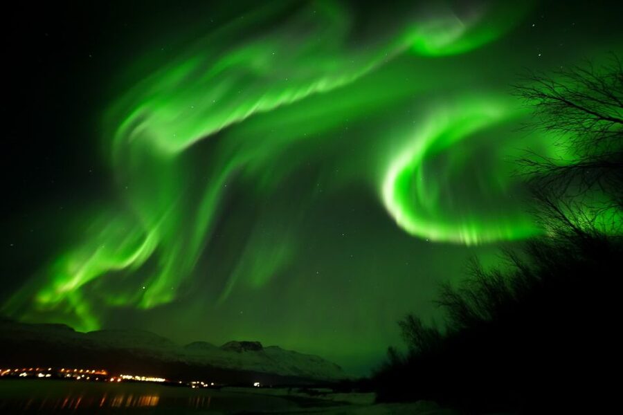 Tromsø: Chase Aurora in Minibus and Free Aurora Portrait - Aurora Portrait and Photo Help: Getting Better Shots Without Guesswork