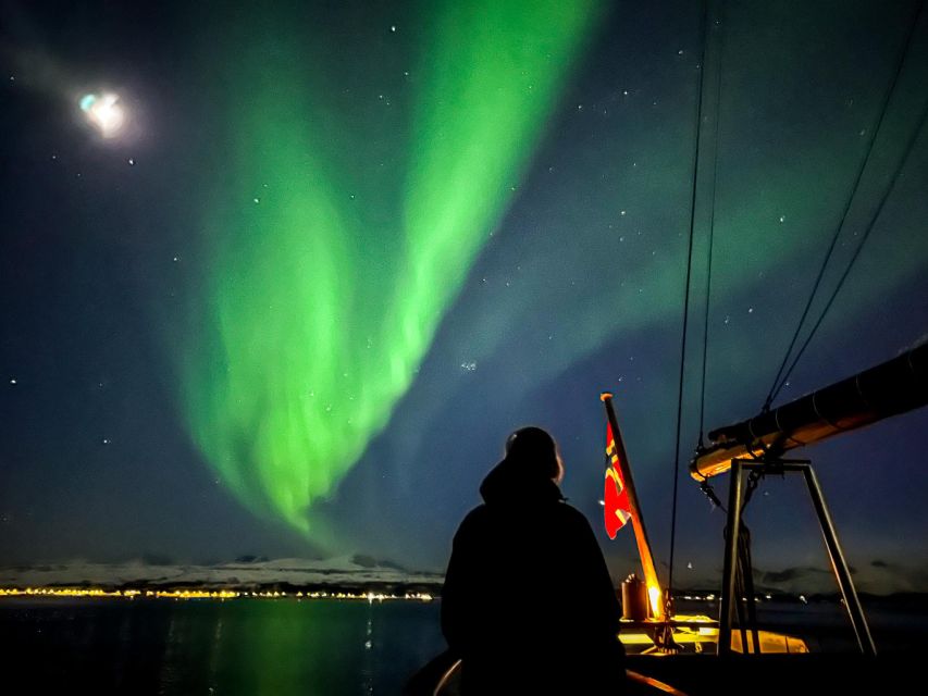 Tromso: Luxury Northern Lights Cruise with Hot Tub & Dinner - Hot Tub Rules and Gear: What You Must Bring