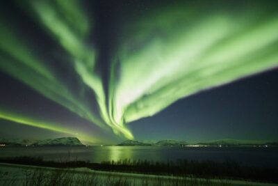 Tromso: Minivan Aurora Excursion with Pictures & Warm Suits - From Radisson Blu at 19:00 to an aurora briefing in 100 meters