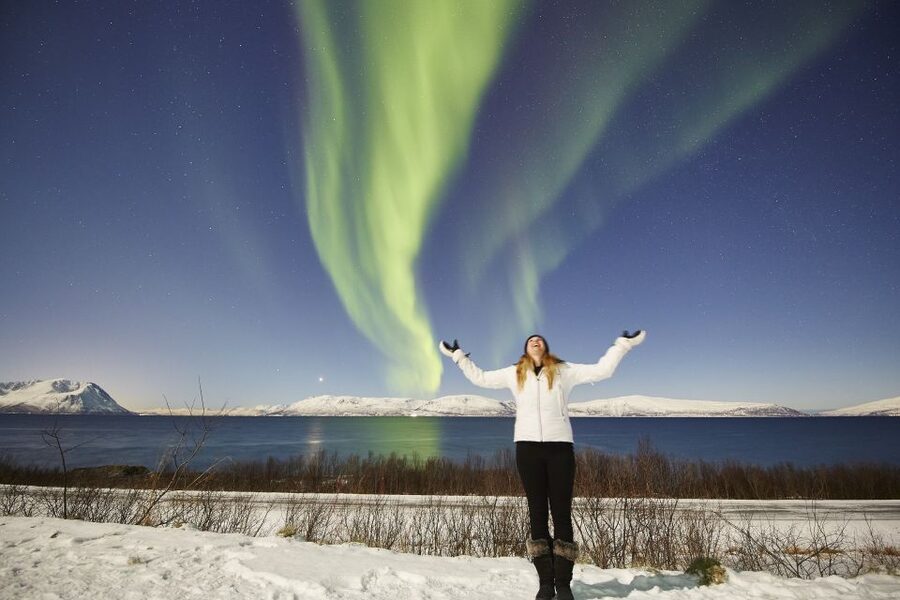 Tromso: Minivan Aurora Excursion with Pictures & Warm Suits - What a typical aurora night feels like step-by-step