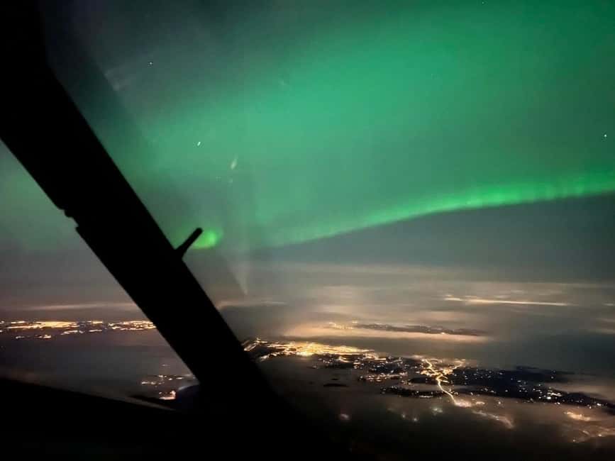 Tromsø: Northern Lights Bus Tour – Chase the Aurora Borealis - The Photo Stop: Darkness, Timing, and Getting Help While You Shoot