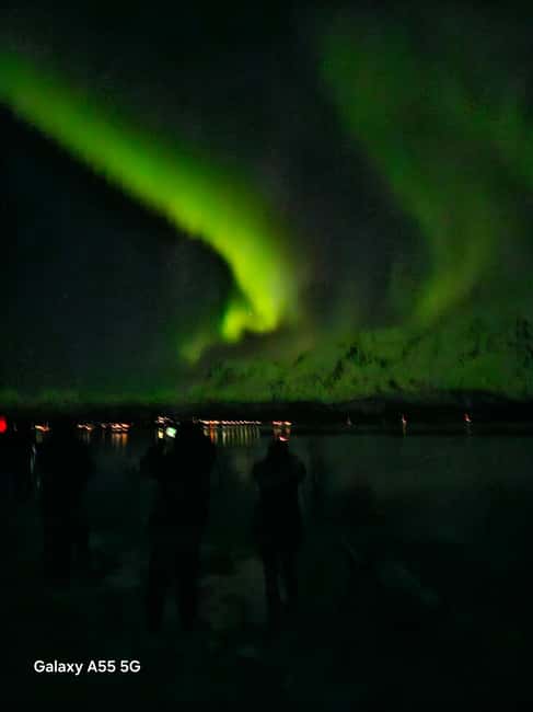 Tromsø: Northern Lights Bus Tour – Chase the Aurora Borealis - Hot Drinks and Noodles: The Small Comfort That Makes Waiting Work