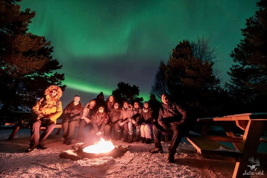 Tromsø: Northern Lights Chase by a comfortable bus - Meeting at Magic Ice Bar and getting out of town
