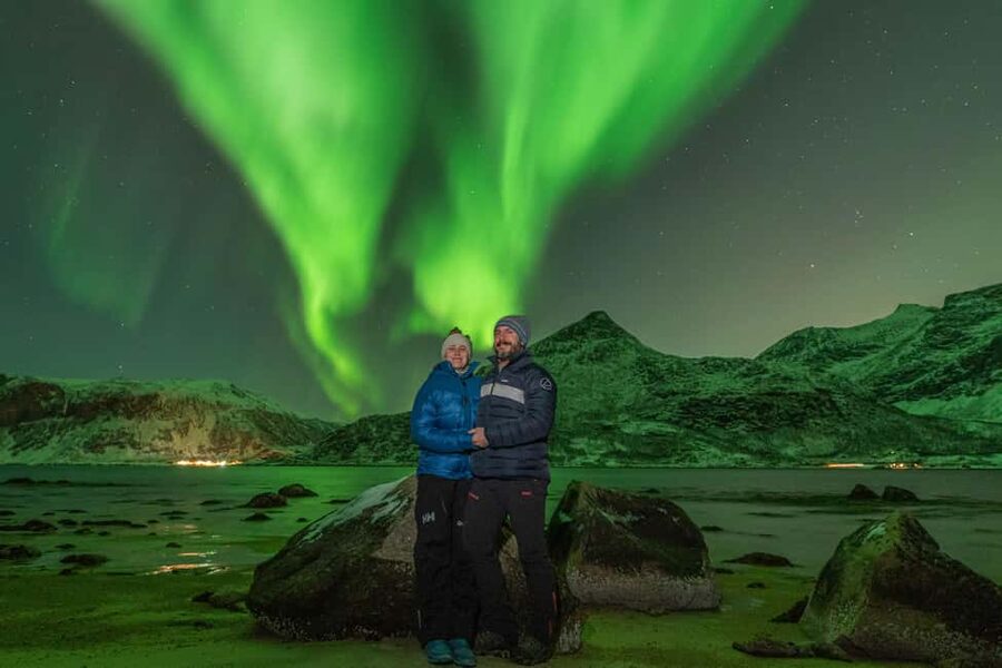 Tromsø: Northern Lights Chase by a comfortable bus - What to pack for 7 hours under Arctic night skies