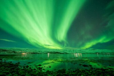 Tromsø: Northern Lights Chase, Local Guide, Foods & Pictures - The 6-hour flow: van ride, guided photo stop, and an aurora chase that can stretch