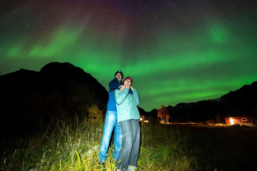 Tromsø: Northern Lights Chase, Local Guide, Foods & Pictures - The guide approach: science talk while they actively read the sky