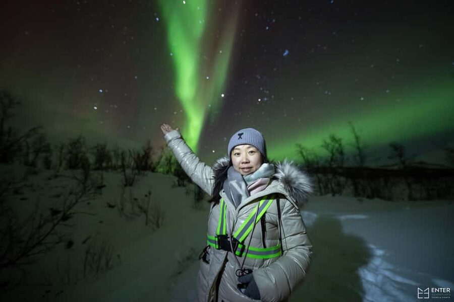 Tromsø: Northern Lights Chase with Expert Guides & Photos - The 7-hour flow: photo stop, wilderness drives, and the waiting game