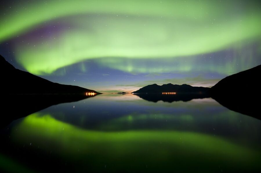 Tromsø: Northern Lights Cruise with 2nd Chance Guarantee - Sailing the Arctic fjords: why the boat beats staying in town