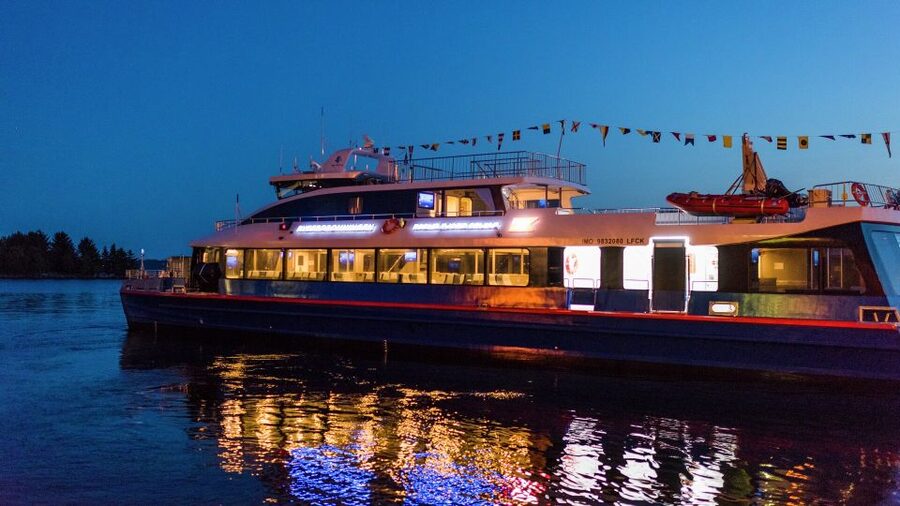 Tromsø: Northern Lights Cruise with 2nd Chance Guarantee - Food and drinks: simple, not heavy