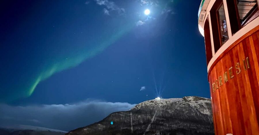 Tromsø: Northern Lights Dinner Cruise - Practical logistics: arriving at pier 12 and settling in fast
