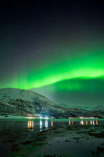 Tromsø: Northern Lights Focus Tour, German/English, minibus, meal - Gear that actually matters in Tromsø winter