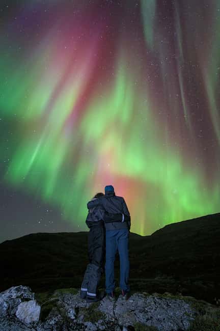 Tromsø: Northern Lights Hunt with a Professional Photographer in Spanish - Understanding the aurora in Spanish: more than just watching lights