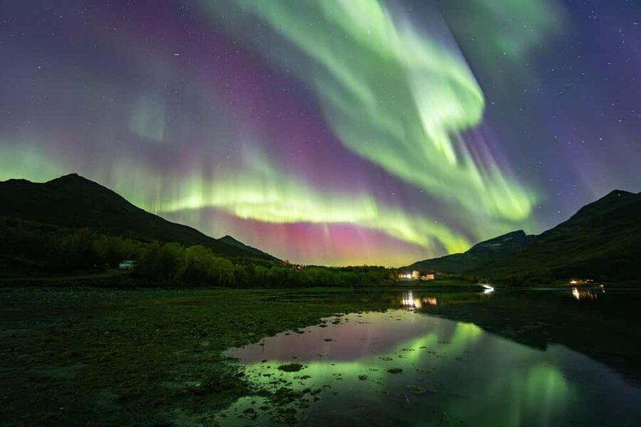 Tromsø: Northern Lights Hunt with Photos and Hot Food - How far you may drive toward Finland for better skies