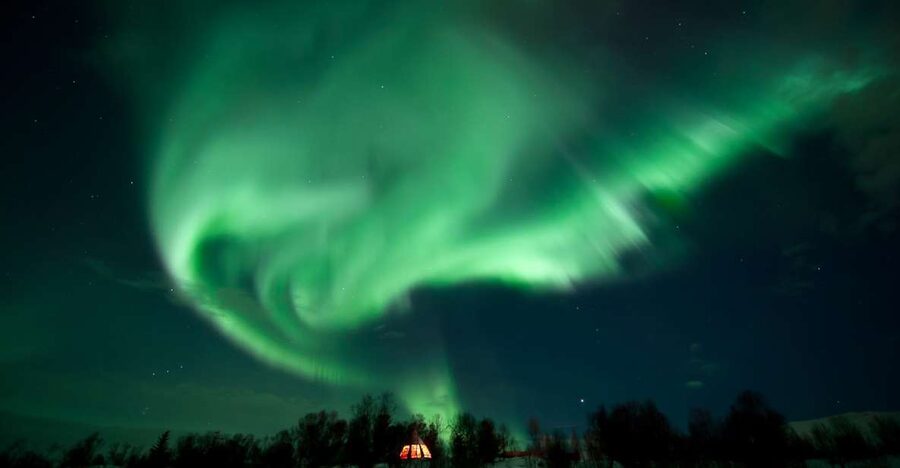 Tromsø: Northern Lights Husky Visit with Traditional Dinner - Aurora viewing: what you’re actually buying when you book this