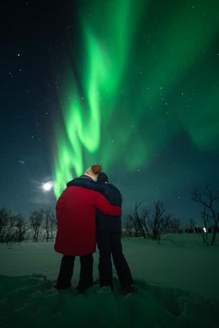 Tromsø: Northern Lights in a Minivan with Free Photos and a Hot Meal - Price and value: what $213 buys beyond the minivan ride