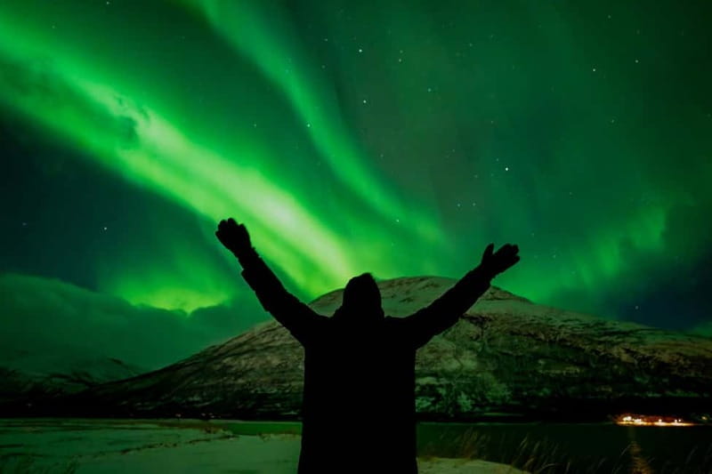 Tromsø: Northern Lights in a Minivan with Free Photos and a Hot Meal - Tips to maximize your odds on the night you go