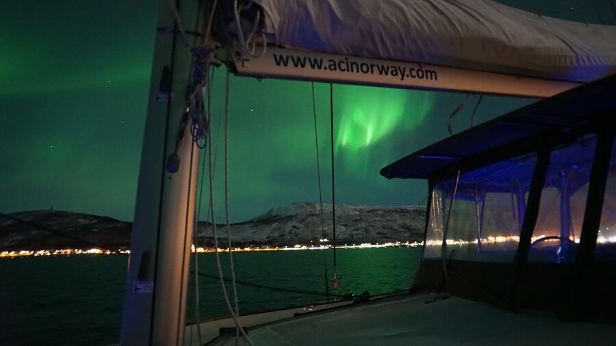 Tromsø: Northern Lights Luxury Catamaran Cruise - Tromsø boarding: the Scandic Ishavshotel jetty and what to wear