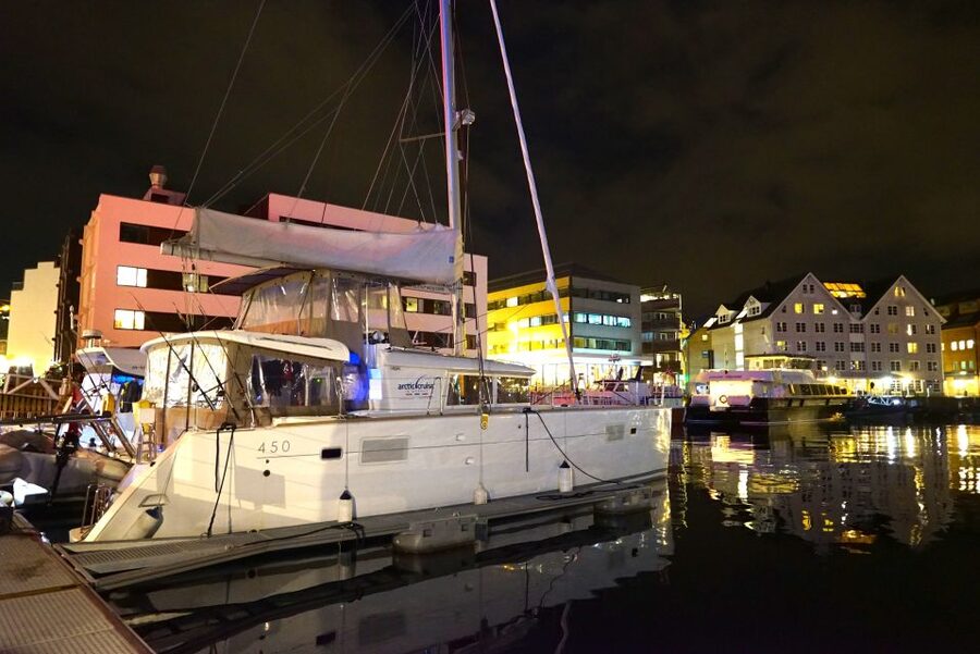 Tromsø: Northern Lights Luxury Catamaran Cruise - Fishing gear included: more to do than stare at the sky