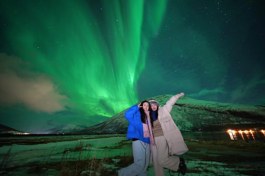 Tromso: Northern Lights Minibus Tour with Campfire - Dressing for Tromsø nights: thermal suits, boots, gloves, and comfort