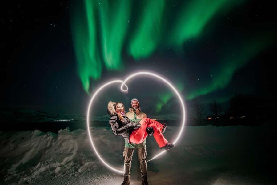 Tromsø: Northern Lights Pioneer Tour with Photos Included - Duration and timing: why 6 hours can stretch to a late-night chase
