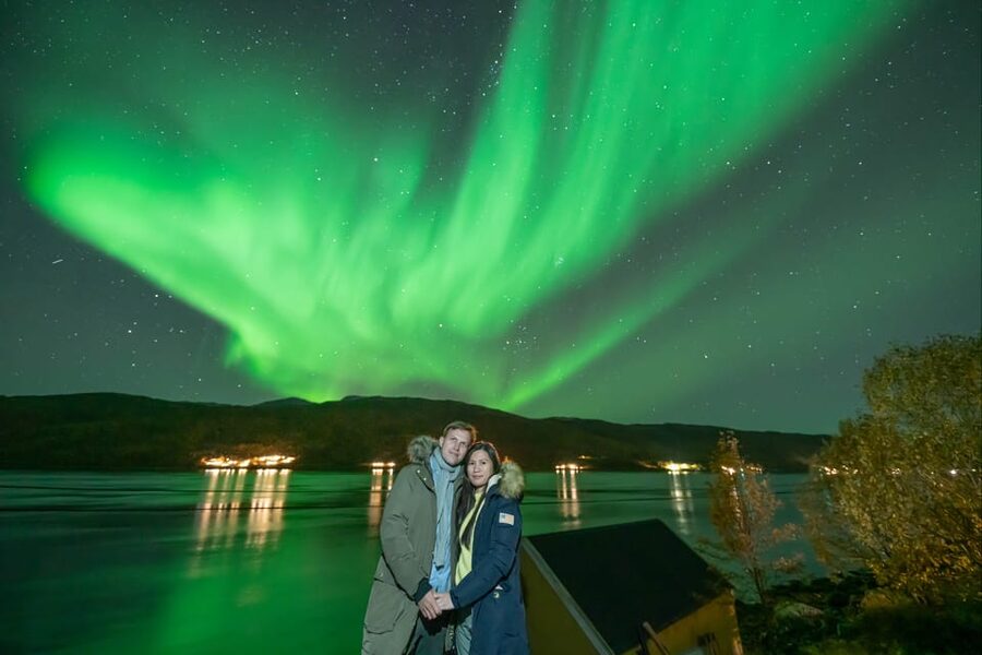 Tromsø: Northern Lights Tour w/Photo, Suits and Local Guide - Languages and Human Touch: Tom’s Communication