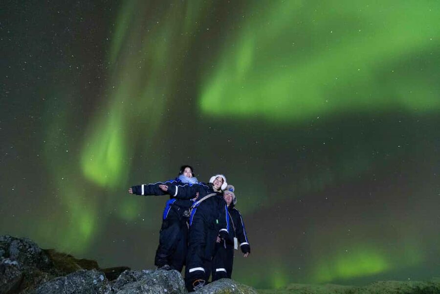 Tromsø: Northern Lights Tour with Dinner and Native Guide - How the 18:00 Tromsø meeting sets the tone